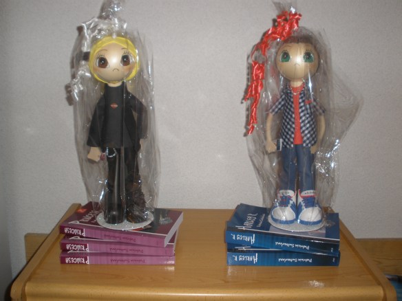 Imagen de las fofuchas Evel y Dakota.